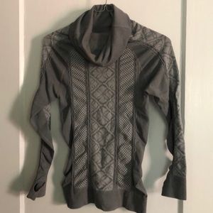 Long sleeve fitted workout top - size M